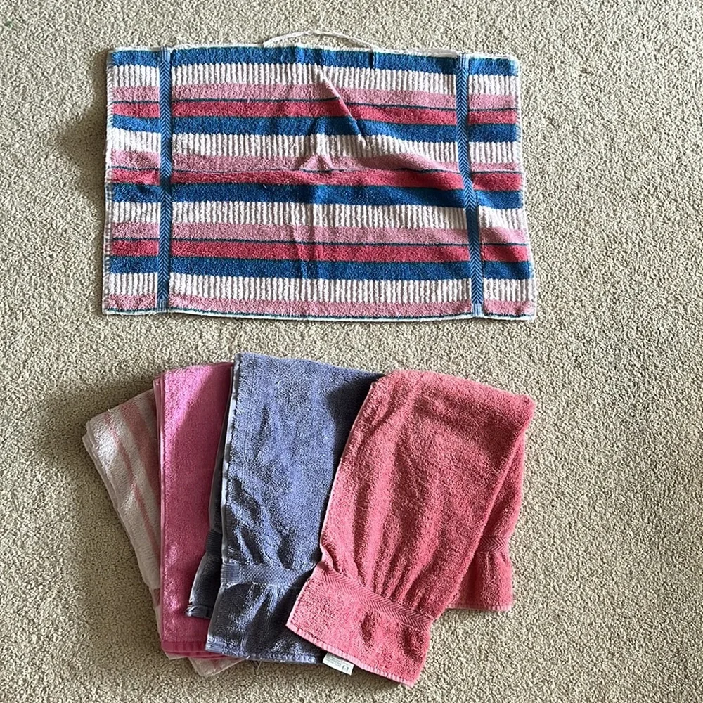 5 Different Bath Towels In Different Shapes & Sizes & Patterns